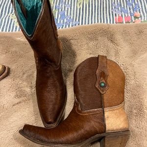 Corral  cowhide short boot